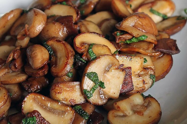 Ang mga mushroom mula sa diyeta para sa gota ay dapat na hindi kasama