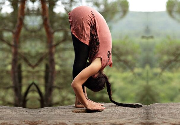 uttanasana yoga pose para sa pagbaba ng timbang