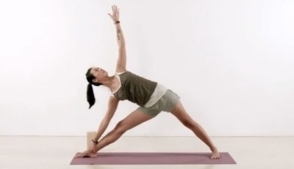 yoga triangle pose para sa pagbaba ng timbang